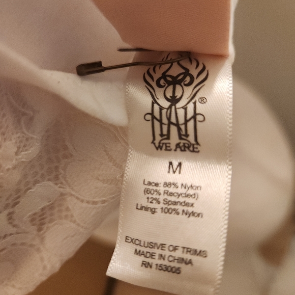 🦋Hah We Are White laces Bra. Size Medium NWOT - Picture 6 of 6